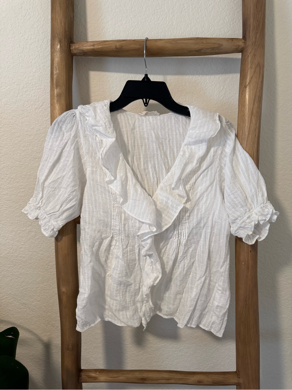 By Together White Ruffle V-Neck Puff Sleeve Blouse